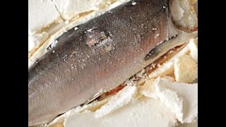 Come preparare il salmone in crosta di sale - videoricette per secondi di pesce