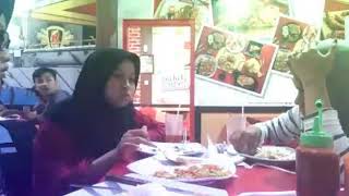 Vlog 11 - Makan Roket Chicken Bersama Girls