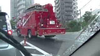 長崎じげもん気質　赤信号で消防車突入の道の尾三叉路交差点　皆さんちゃんと道を譲ってます　20160708 150156