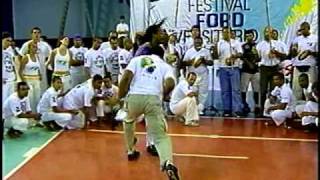 Tucano preto Festival ford universitario de capoeira