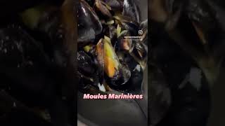 Moules Marinières! French Mussels in White wine sauce!