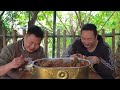 抓只鸡，二弟做“鸡子炖猪脚”，香辣入味，大口啃起来真带劲｜mukbang【鐵鍋視頻】