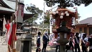 政諾社　平成25年8月15日奉納囃子のため神社に屋台を入れ終わるCIMG0242