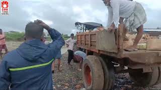 வடிகால் வாய்க்கால் தொடர்பு மழை காரணமாக 30 அடி தூரத்திற்கு வடிகால் வாய்க்கால் அணை உடைந்தது