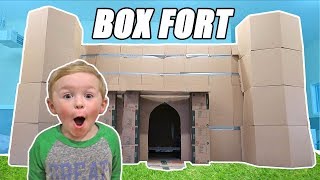 Kid Reacts to 2018 Spirit Halloween Animatronics!