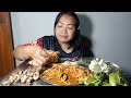 ส้มตำปลาร้าเผ็ดๆแกล้มนึ่งไก่และหอยหอมสะตอเม็ดโตแซ่บอีหลี