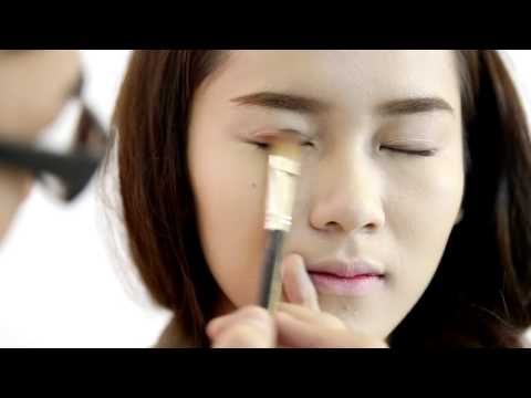 Trang điểm ngọt nào cùng xu hướng lông mày ngang và môi ombre