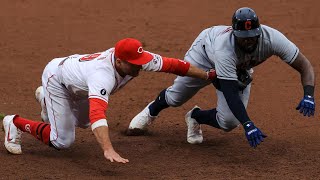 Reds' Joey Votto completes triple play after noticing runner at third base didn't tag up