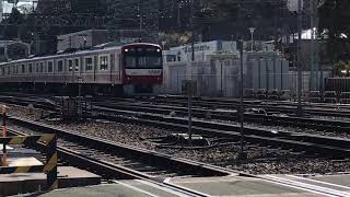 京急線エアポート急行羽田空港行き1000形312〜307と普通浦賀行き1000形649〜654が、金沢八景駅〜金沢文庫駅間を走行中！1500形1573と99C特急上大岡行き800形823-1〜6！