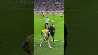 オーストラリア相手に針の穴を通すようなシュートを決めるリオネルメッシMessi's goal against Australia