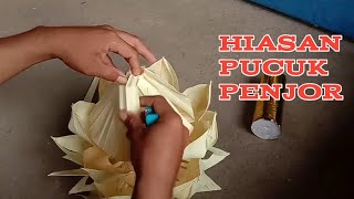 Cara membuat hiasan penjor  untuk dipasang di pucuk bambu penjor