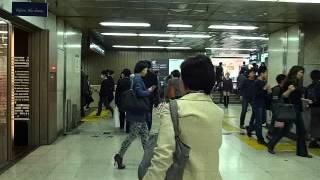 Shibuya Hachiko Plaza と Walk to Hanzomon Line 渋谷ハチ公広場-半蔵門線 (130329)