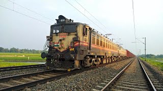 High Speed Freight Train || Twins Jhansi (JHS) Wag5 Haluing Overloaded Freight Wagons Skipping JPQ