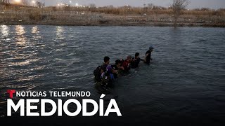 Reportan que cruces irregulares de la frontera siguen en sus niveles más bajos | Noticias Telemundo