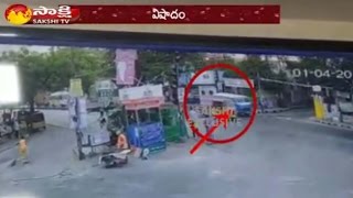 School Van Hits Man at Vidyanagar in Hyderabad || CCTV Footage - Watch Exclusive