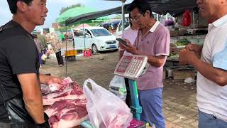 农村大集，猪肉又涨价了，快来看看涨价咋还这么多人买要囤吗