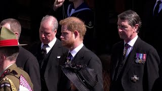 Funerali di Filippo a Windsor: il principe Carlo, Harry e William seguono il feretro