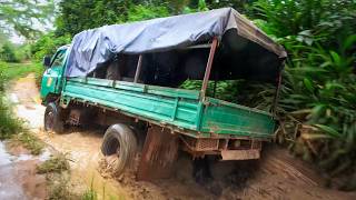 Driving on the World's Most Dangerous Mud Roads! (Extreme African Truckers)