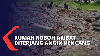 Akibat Diterjang Angin Kencang, Sebuah Rumah di Kota Cirebon Roboh!