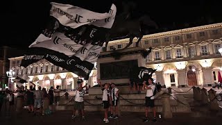 Festa e caroselli in piazza San Carlo per il nono scudetto della Juventus
