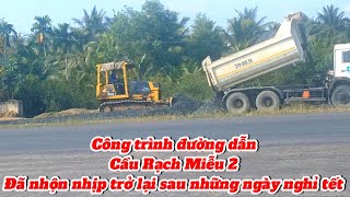 Công trình đường dẫn cầu Rạch Miễu 2 đã bắt đầu nhộn nhịp trở lại