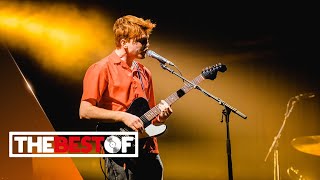 Equal Idiots - 'Verliefd Op Chris Lomme' | The Best Of | VTM