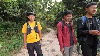 Hiking di Puncak Bukit Sanghyangdora Leuwimunding Majalengka