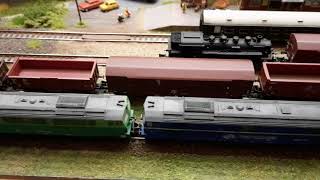 SU46-049 and SU46-026 on station  in scale 1:160