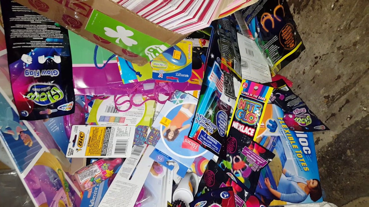 Jackpot Dollar General Dumpster Diving Night 13 Youtube
