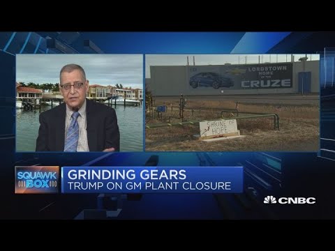 How did laborers at General Motors choose to organize their efforts which eventually led to management meeting their demands?