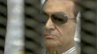 مبارك يطلب اخلاء سبيله واعتقالات جدية لقيادات اخوانية