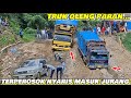 Mobil Truk Logging Oleng Parah Hampir Terbalik Dan Terperosok Terbalik Masuk Jurang