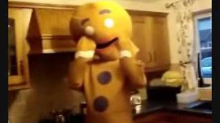 Dic logo scares kid in bed 16 Dic bakes a giant gingerbread man (111909A)