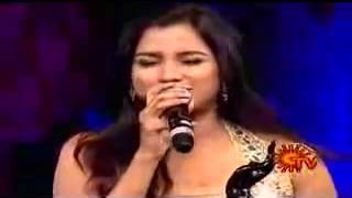 Shreya ghoshal singing live Munbe va in front of AR Rahman at Filmare awards
