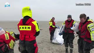 KNRM Marken helpt collega's op Lauwersoog