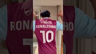 A special Christmas message from Ronaldinho 🇧🇷🎄 #BurnleyFC #Football #brazil #ronaldinho