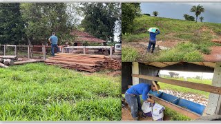 Começou a construção do curral novo! Tive que carregar sal nas costas enchente levou o aterro!