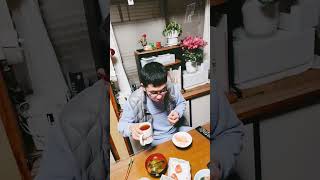 94才ユーチューブばーちゃんの孫ワイルド君めんたいパークのめんたいこ食べてます #shortsfeed