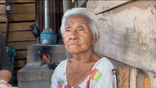 🔵Vean lo que hace esta abuelita para así poder compar su comida ya que no tiene familia 😰