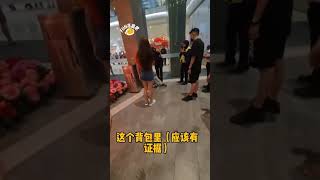 （抓到了）变态男大庭广众偷拍艺人裙底❗❗