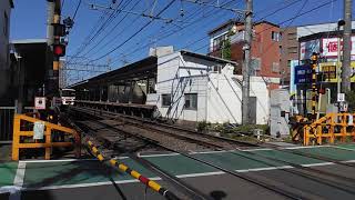 【京王線低速通過動画】8000系(区間急行新宿行き)低速通過(柴崎駅付近の踏切にて)