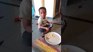 మా కన్నయ్య తన అంతటా తానే అన్నం తింటుండు ||See how my son eats rice all over himself|| assk life vlog