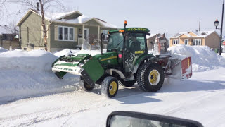 Déneigement John deere 4720 snow removal