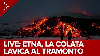 LIVE Etna, la colata lavica al tramonto: diretta video