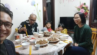 香港普通家庭的生活，單親爸帶孩子去舅公家，三代人齊聚真熱鬧Family dinner in Hong Kong