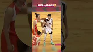 #杨舒予 #张茹 #wcba #中国女篮 #比赛现场  张茹和杨舒予的友情真的公私分明，赛场上尽显中国女篮风范👍👍👍