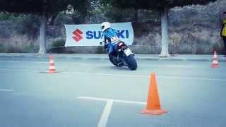 Suzuki GSX-S 1000 : Démonstration de Gymkhana