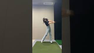 👍👍👍힙 움직임이 진짜 파워풀하네요!!!!🙊🙊 | 미녀골퍼 TV#shorts #golf #golfswing