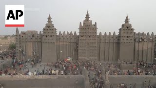 Mali's Great Mosque of Djenne is re-plastered in annual ritual