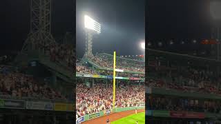 Fenway Park: Tradice, kdy celý stadion zpívá píseň Sweet Caroline Neila Diamonda